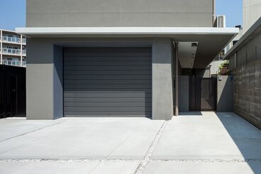 T　HOUSE