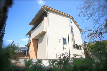 ロフト　吹抜けのある自然素材の家