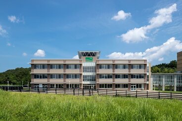 鳥取環境大学実験研究棟